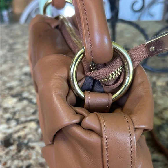 Luxurious Brown Leather Satchel - Picture 3 of 11